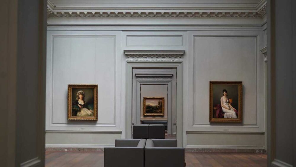 Art Gallery Lighting Framed art pieces in a classic gallery