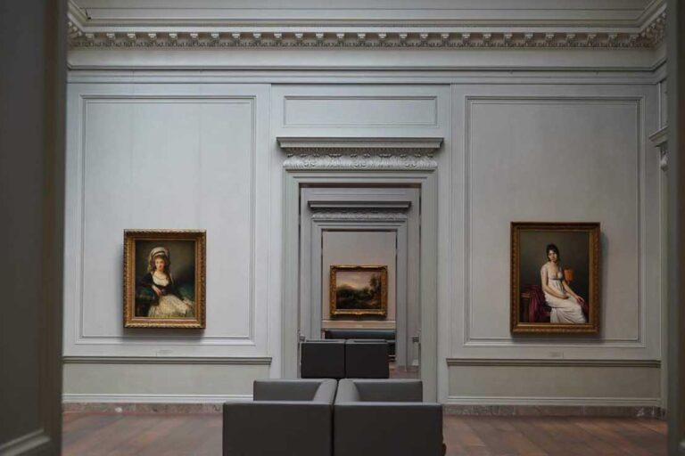 Art Gallery Lighting Framed art pieces in a classic gallery